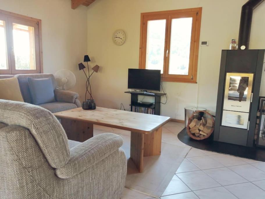 שארמיי Confortable Chalet Avec Magnifique Vue En Gruyere. מראה חיצוני תמונה