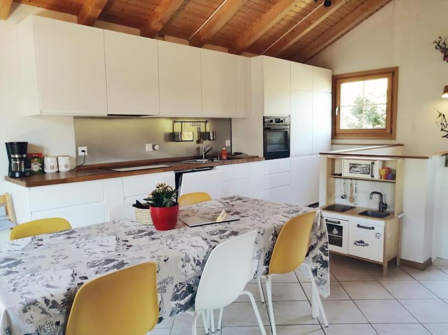 שארמיי Confortable Chalet Avec Magnifique Vue En Gruyere. מראה חיצוני תמונה